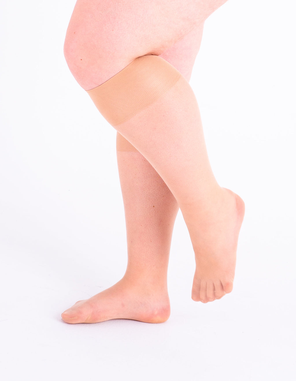 KNEE-HIGH 01