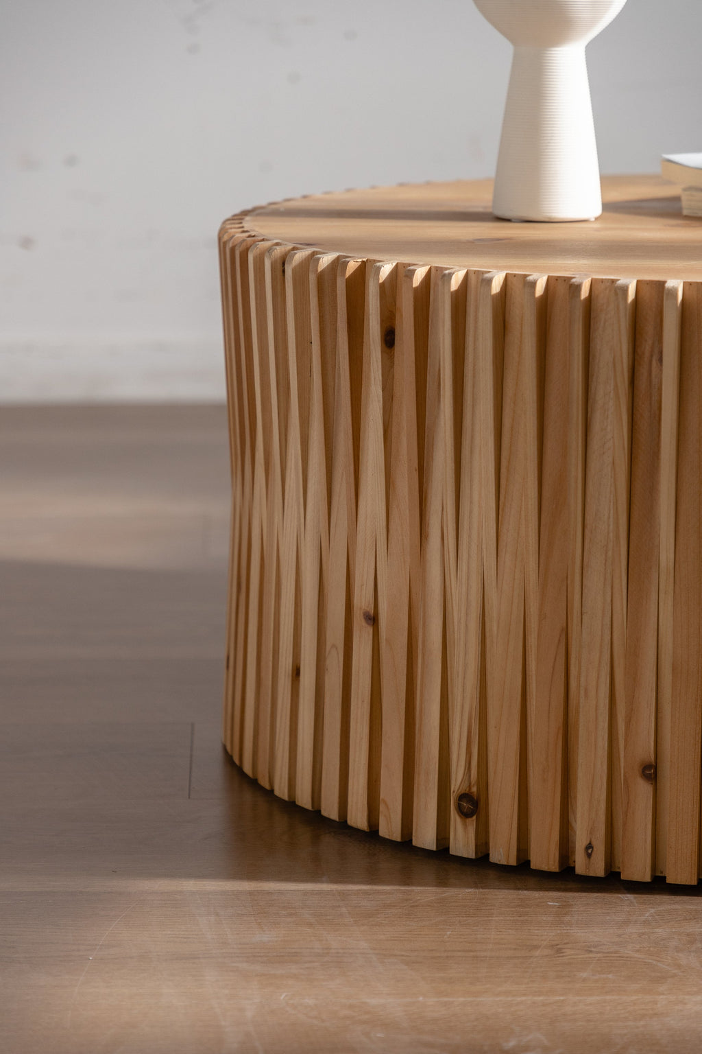 31.5' Retro Fashion Style Cylindrical Coffee Table with Vertical Texture Relief Design,Suitable for Living Room,Office,and Dining Room