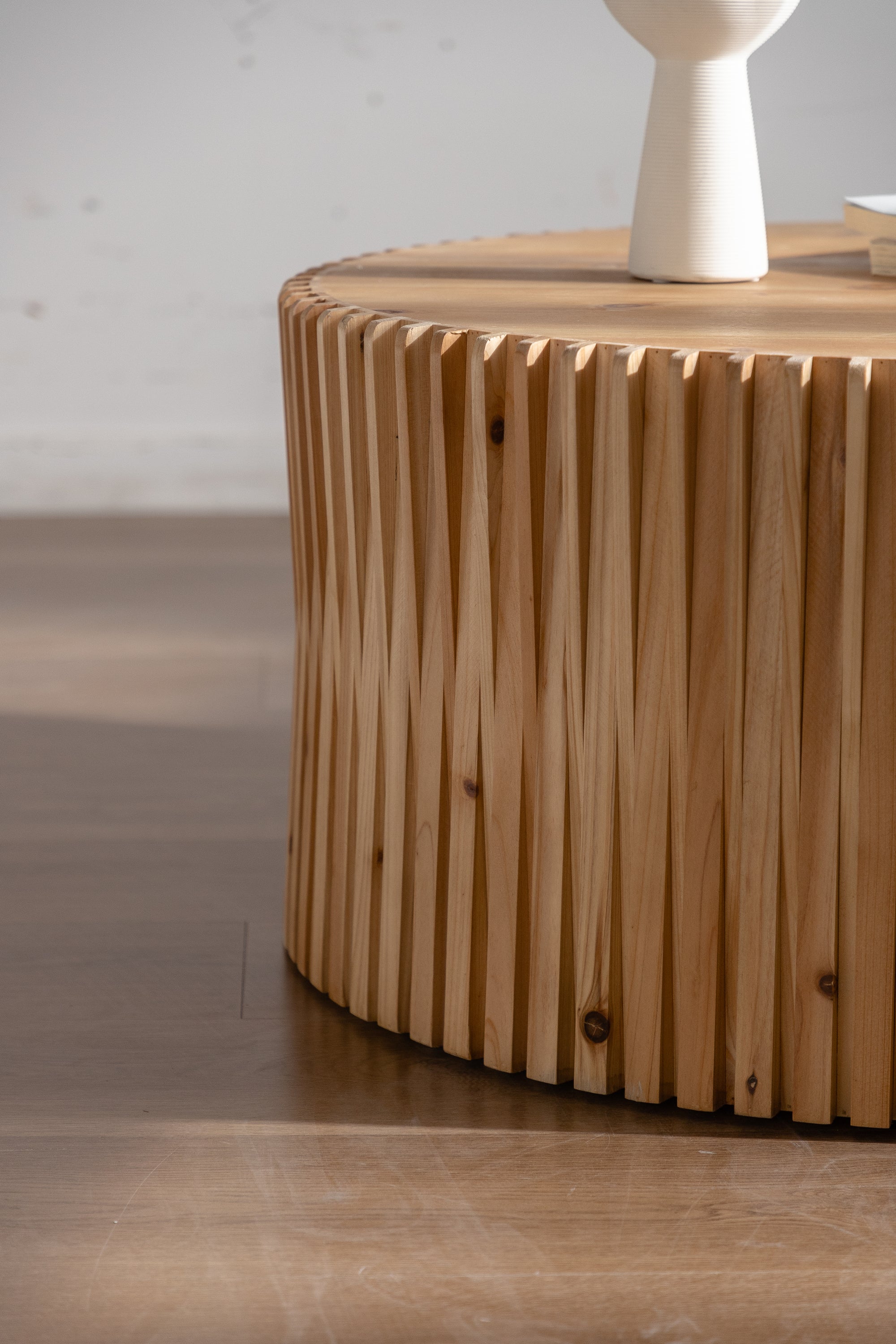 31.5' Retro Fashion Style Cylindrical Coffee Table with Vertical Texture Relief Design,Suitable for Living Room,Office,and Dining Room