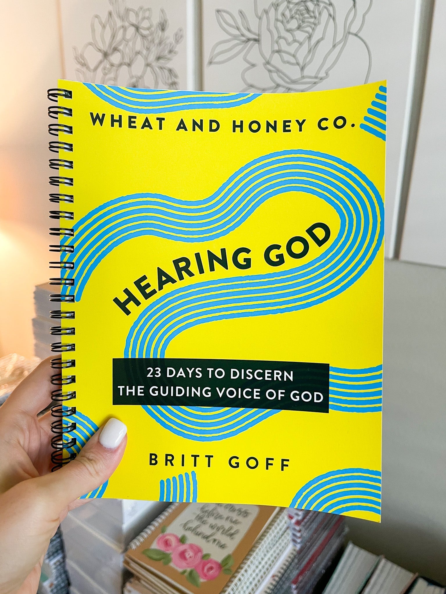 Hearing God: 23 days to discern the guiding voice of God