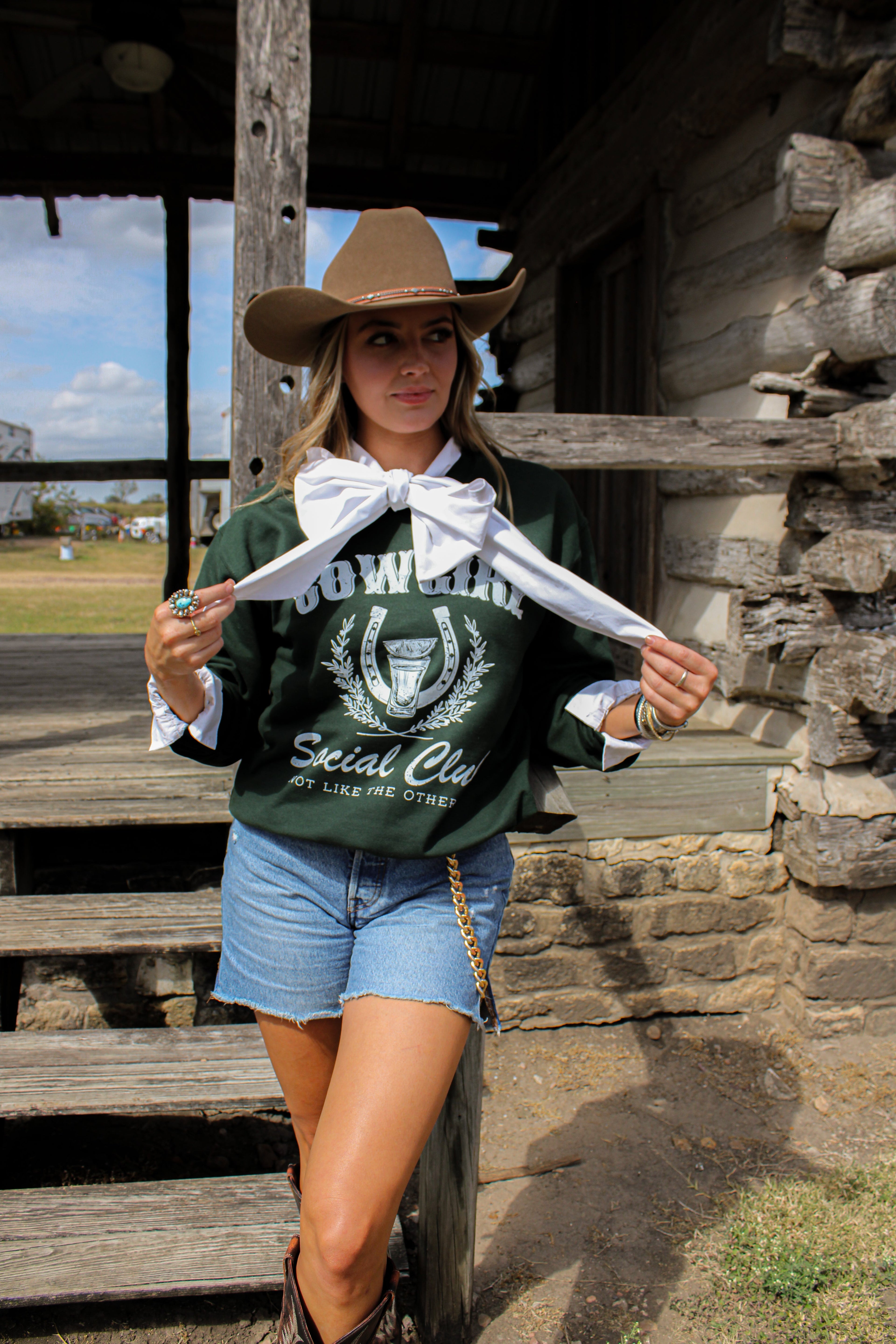 COWGIRL SOCIAL CLUB CREWNECK