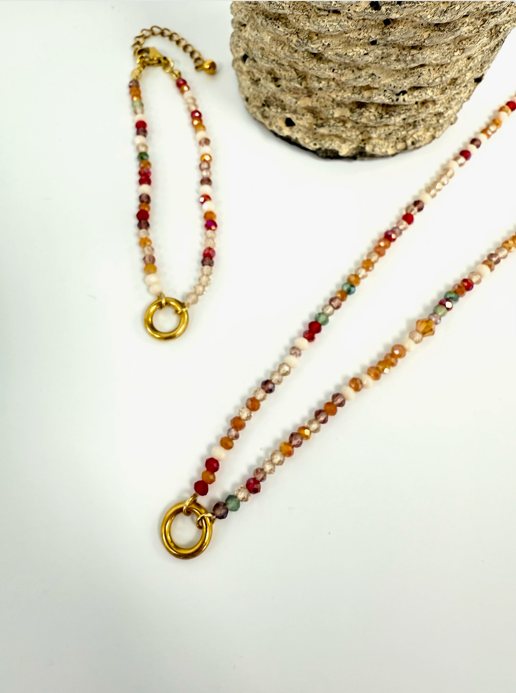 Beaded necklace and bracelet in terracotta