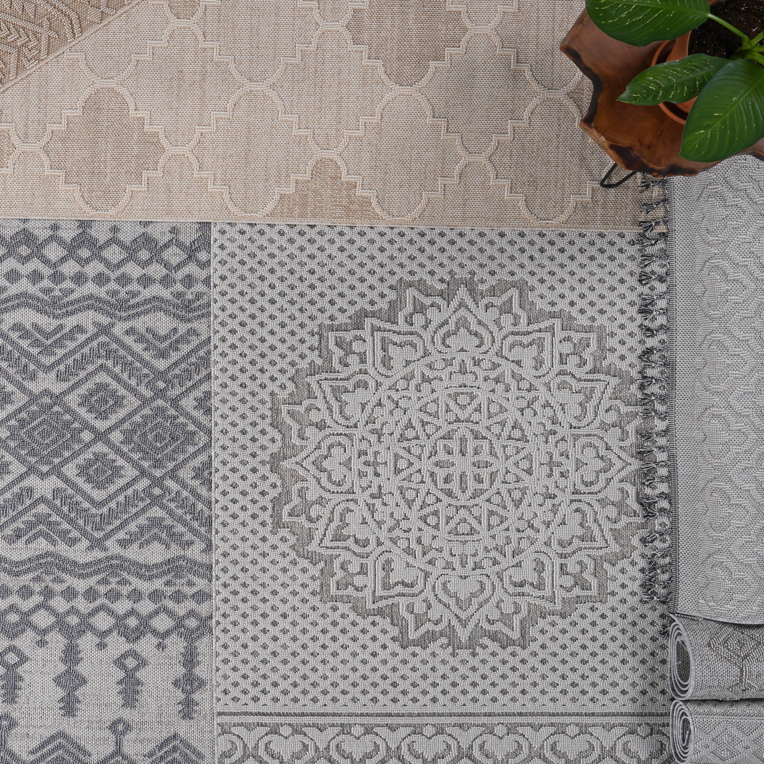 NAAR Guros Collection 8X10 White / Geometric Indoor / Outdoor Area Rug