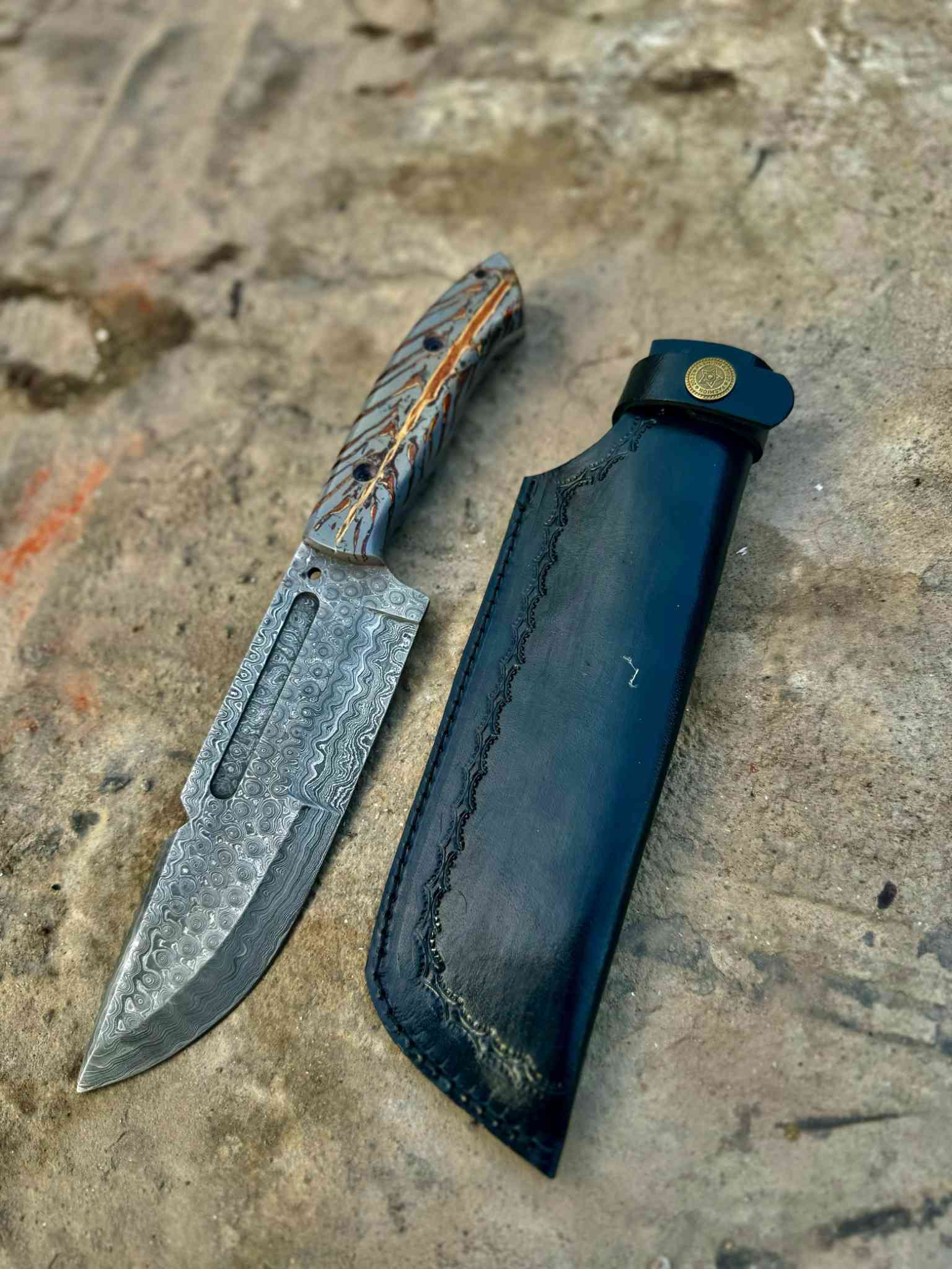 Damascus Hunting Knife with Grey Pinecone Handle | Full Tang + Black Leather Sheath