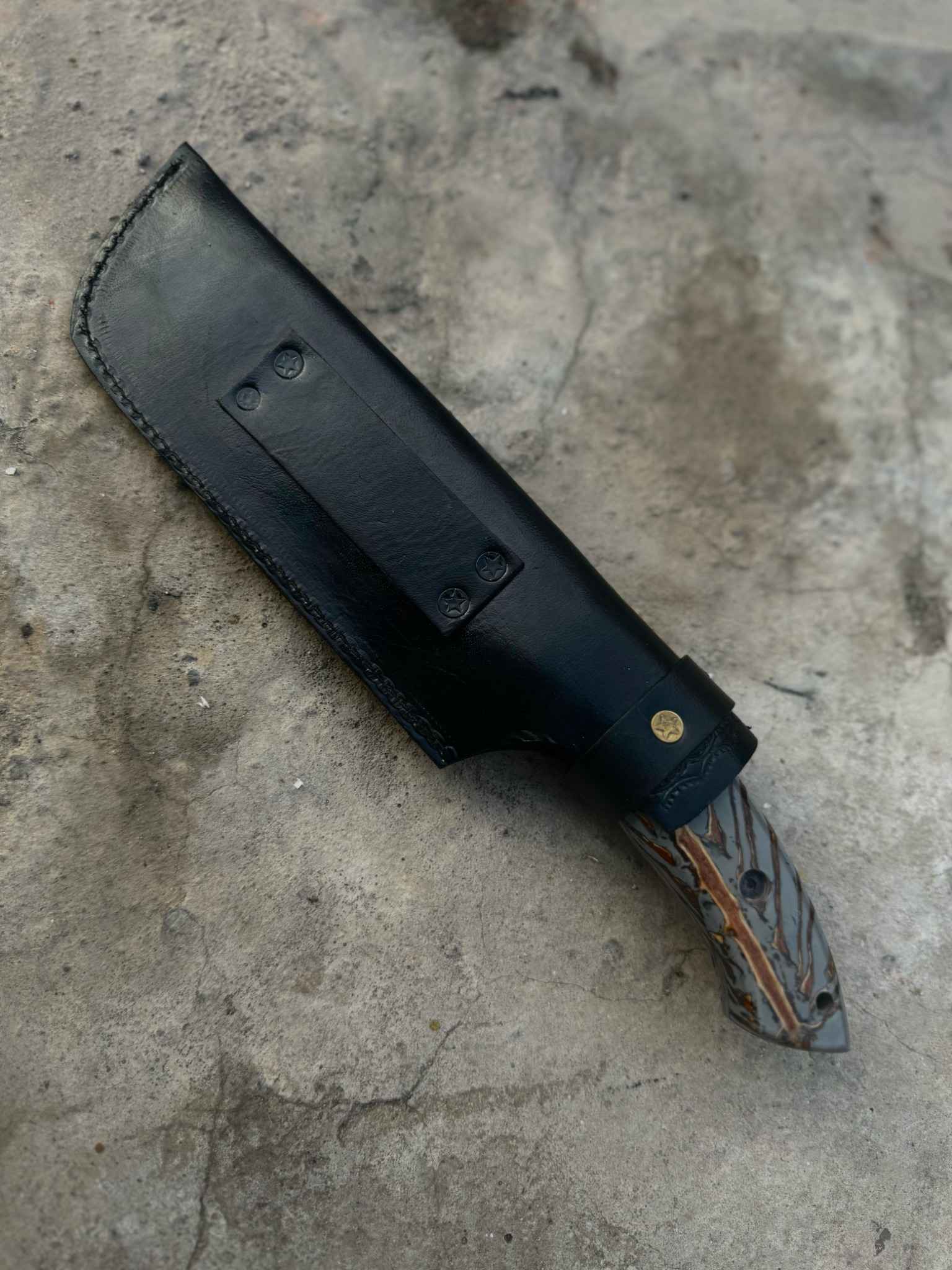 Damascus Hunting Knife with Grey Pinecone Handle | Full Tang + Black Leather Sheath