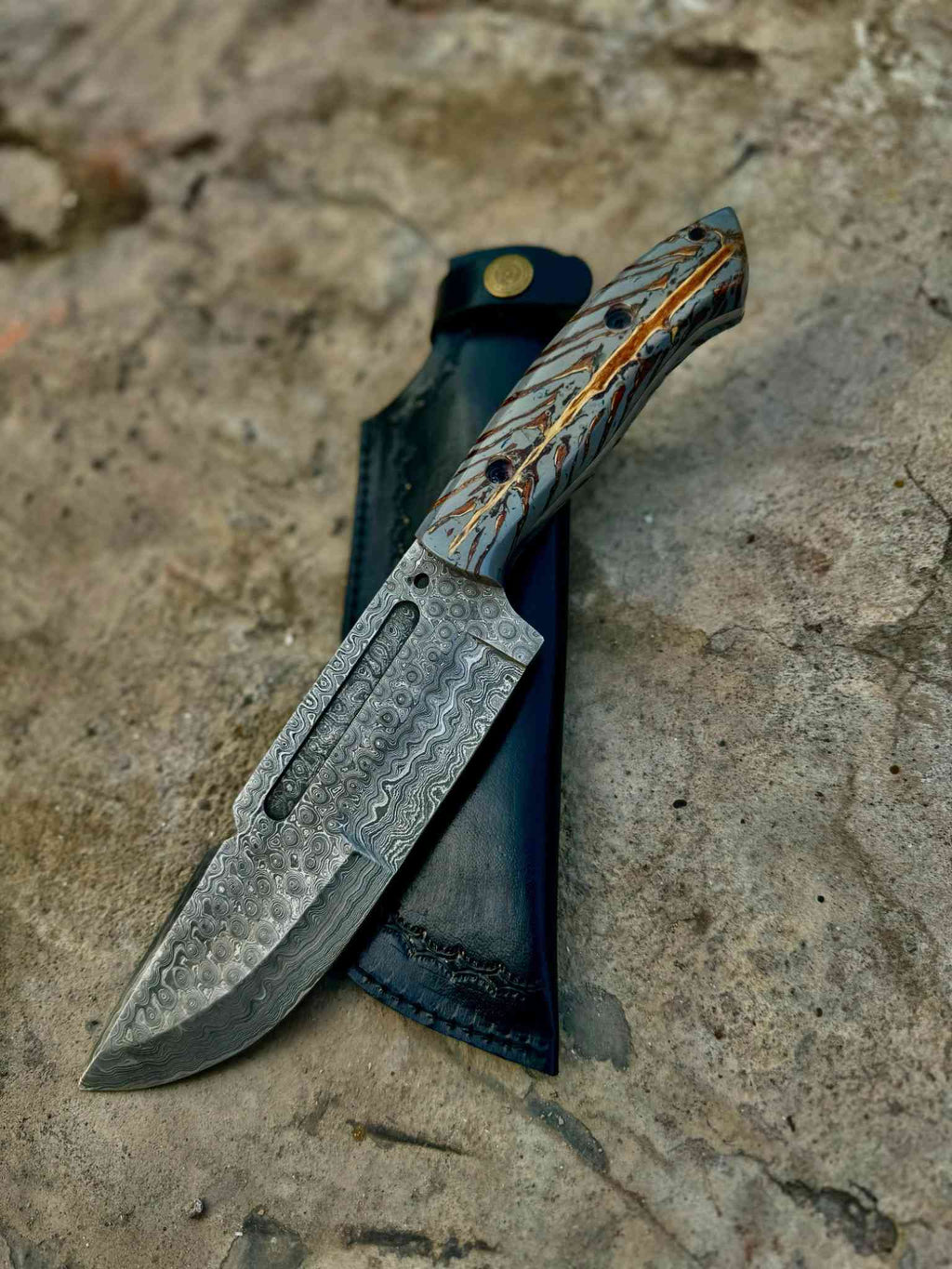 Damascus Hunting Knife with Grey Pinecone Handle | Full Tang + Black Leather Sheath