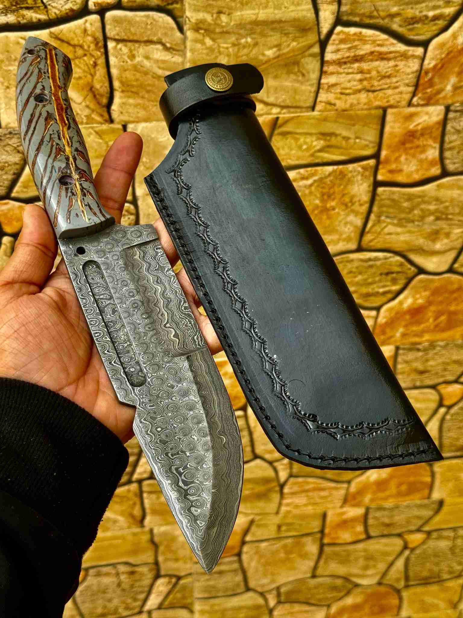 Damascus Hunting Knife with Grey Pinecone Handle | Full Tang + Black Leather Sheath