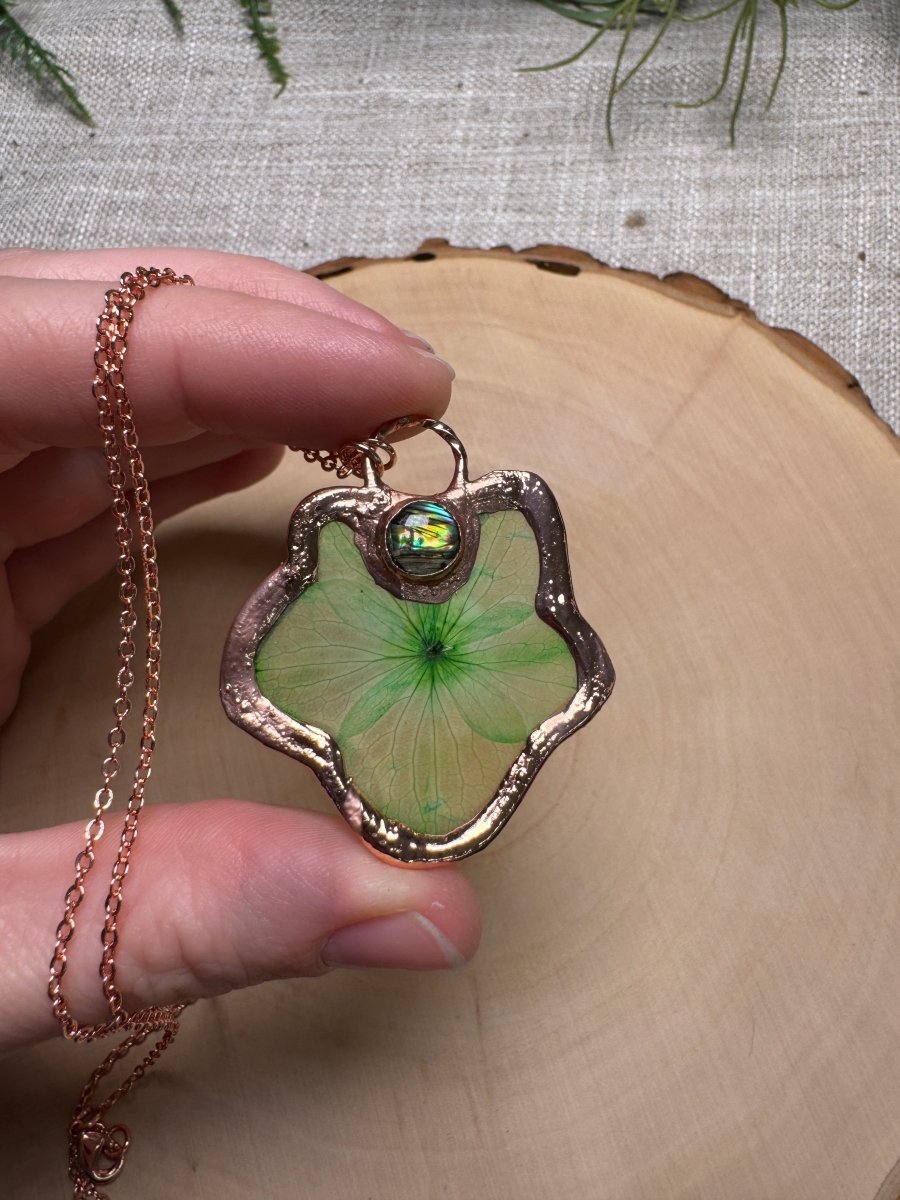 Faylen- Abalone Shell and Flower Necklace