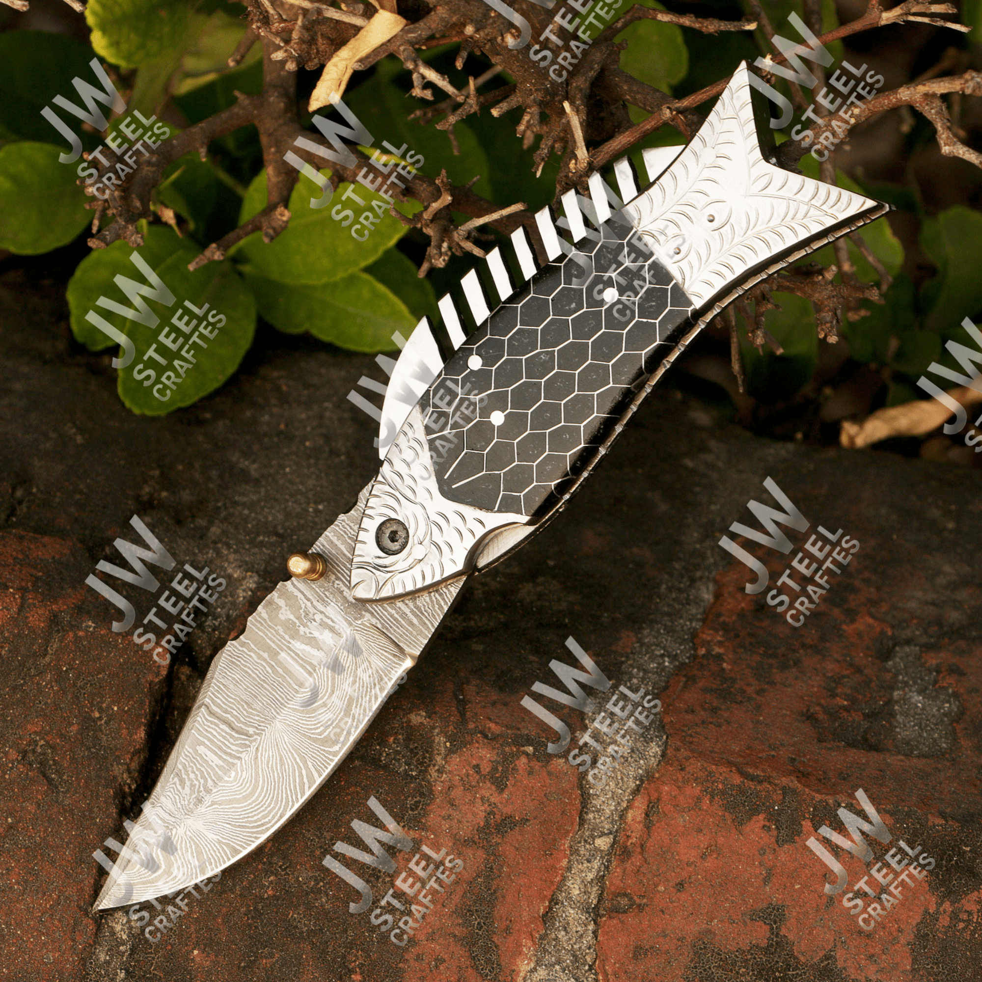 Handmade Damascus Steel Folding Knife – Black Honeycomb Handle, Engraved Bolster