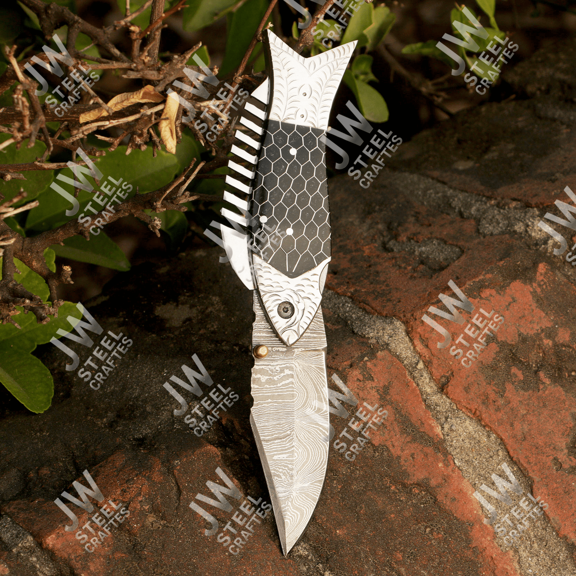 Handmade Damascus Steel Folding Knife – Black Honeycomb Handle, Engraved Bolster
