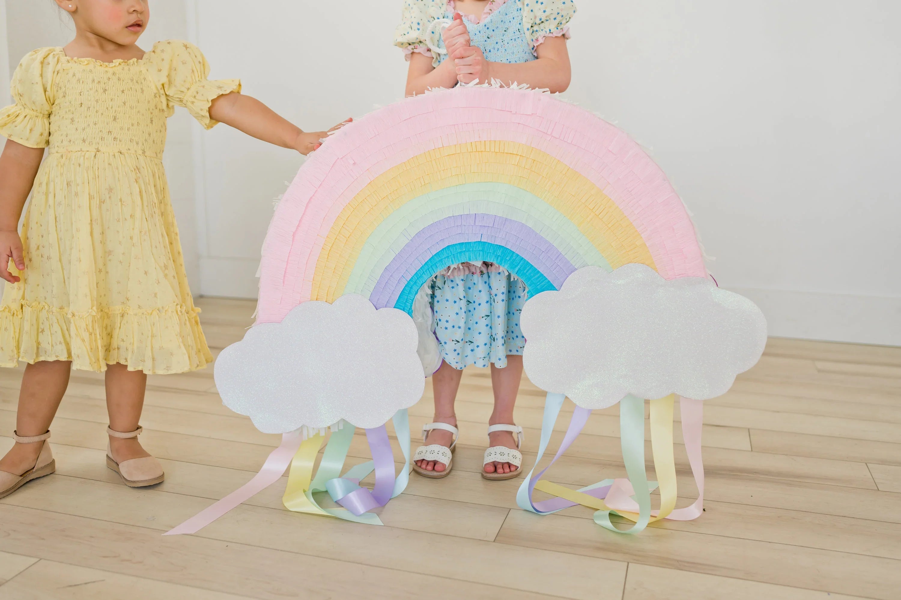 🌈Vibrant Rainbow Party Piñata - Colorful & Fun - Ideal for Birthdays and Joyful Events