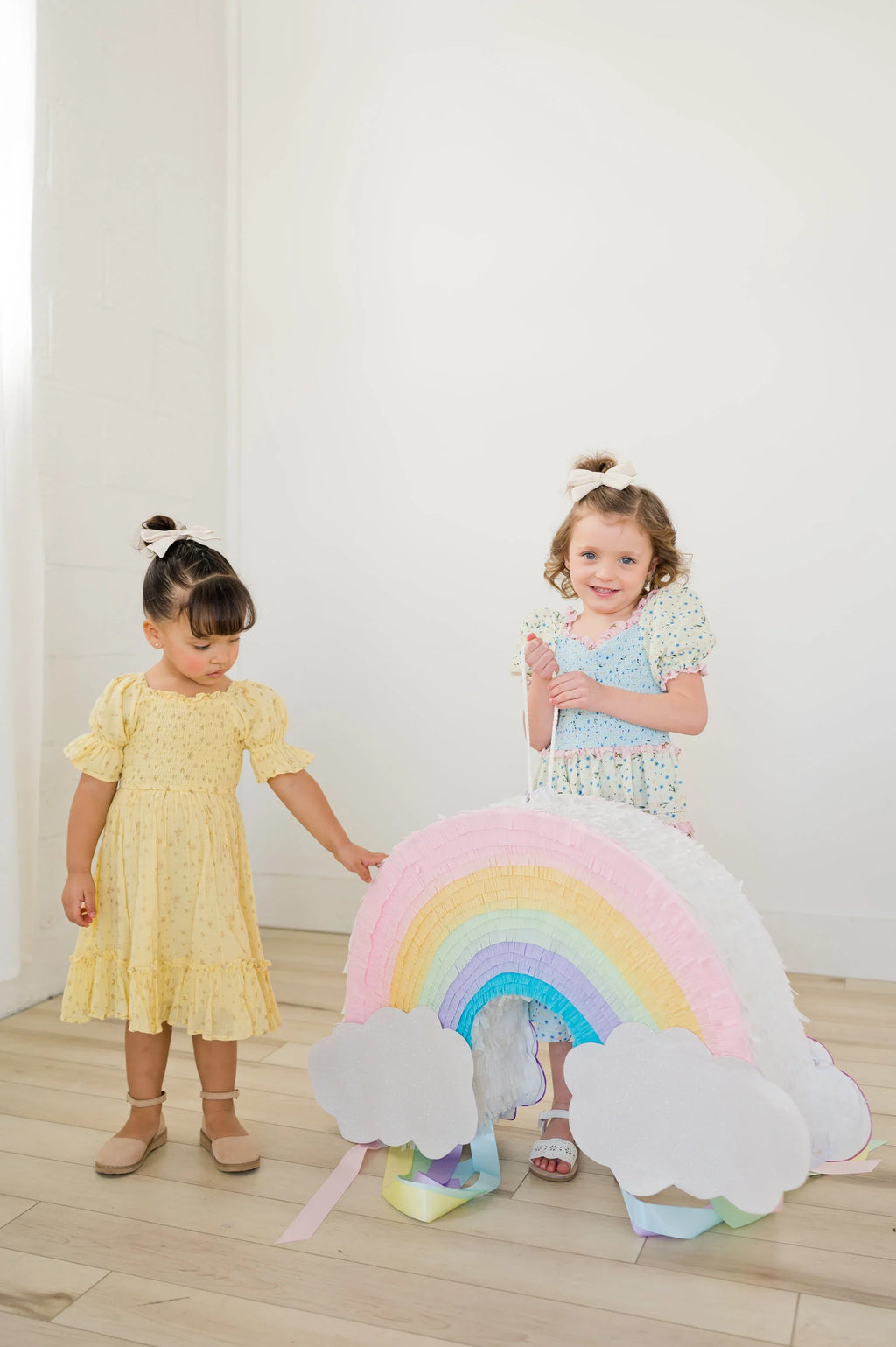 🌈Vibrant Rainbow Party Piñata - Colorful & Fun - Ideal for Birthdays and Joyful Events