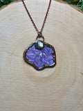 Tricksyra- Shell and Flower Necklace